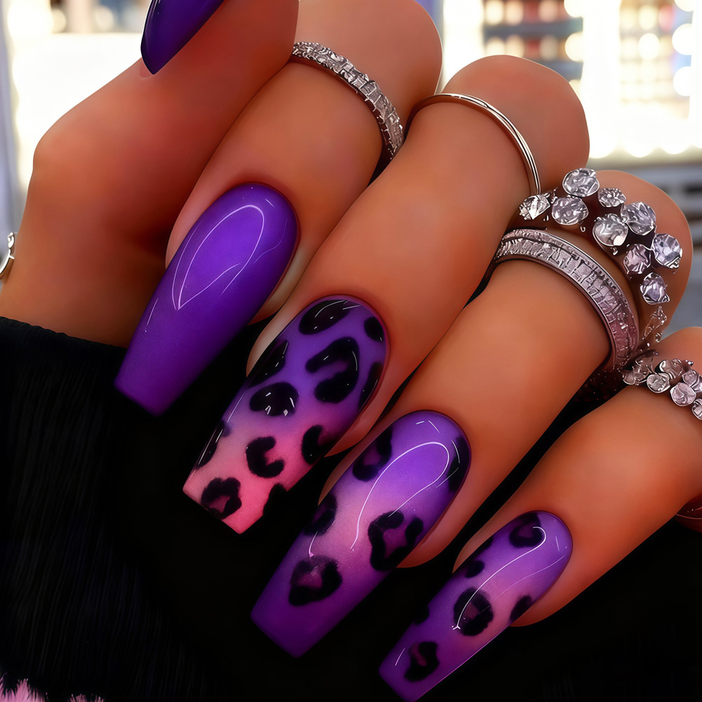Nail Art Leopard - 女性・女の子向けのミディアムサイズのつけ爪、グラデーションの紫・青・緑・赤・黒・レオパード柄、スクエア・アーモンド型のプレスオンネイル
