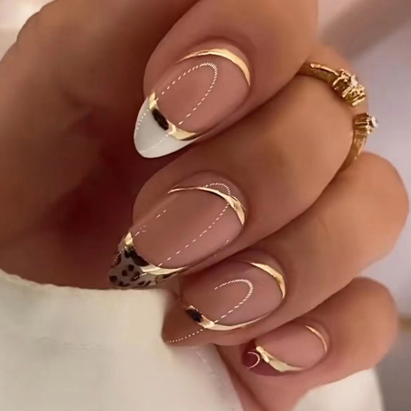 Nail Art Leopard - 女性・女の子向けミディアムサイズのつけ爪、ヌードアーモンドネイルアートチップ、レオパードゴールドストライプデザイン、フルカバープレスオンネイル