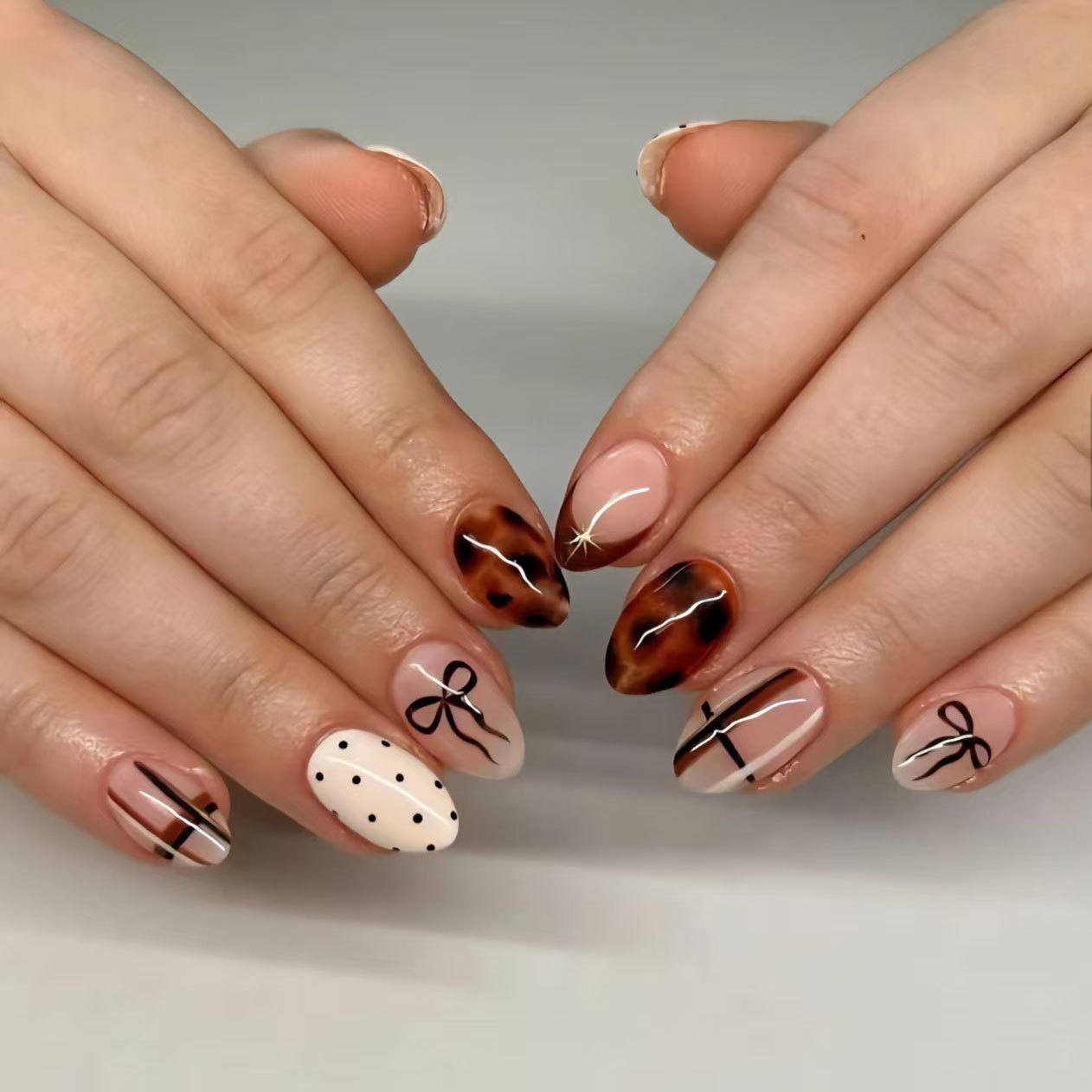 24枚入り フラワーフェイクネイル ブラウンレオパード柄 付 - Nail Art Leopard のレビューと価格