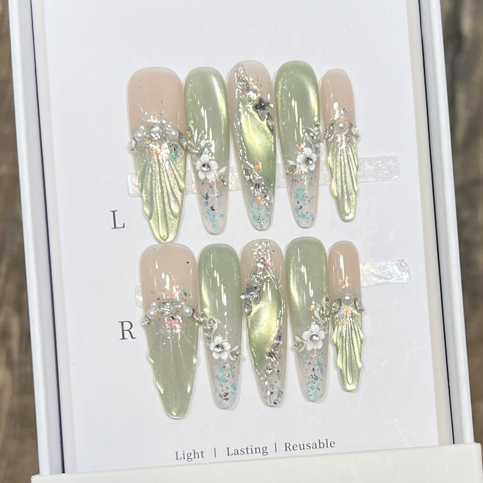 10枚入りロングアーモンド型フェイクネイルチップ、グリーンキ - Nail Art Wedding のレビューと価格