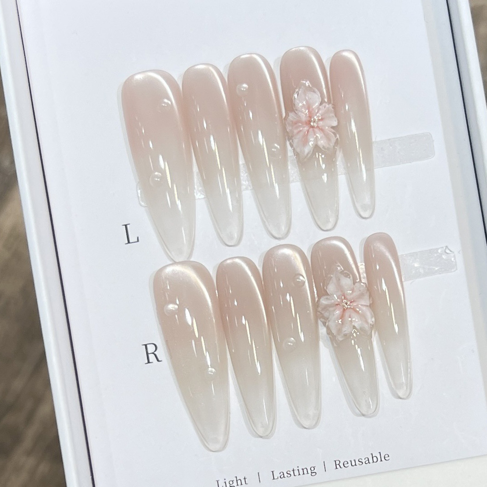 10枚入りロングアーモンド型フェイクネイルチップ、グリーンキ - Nail Art Wedding のレビューと価格