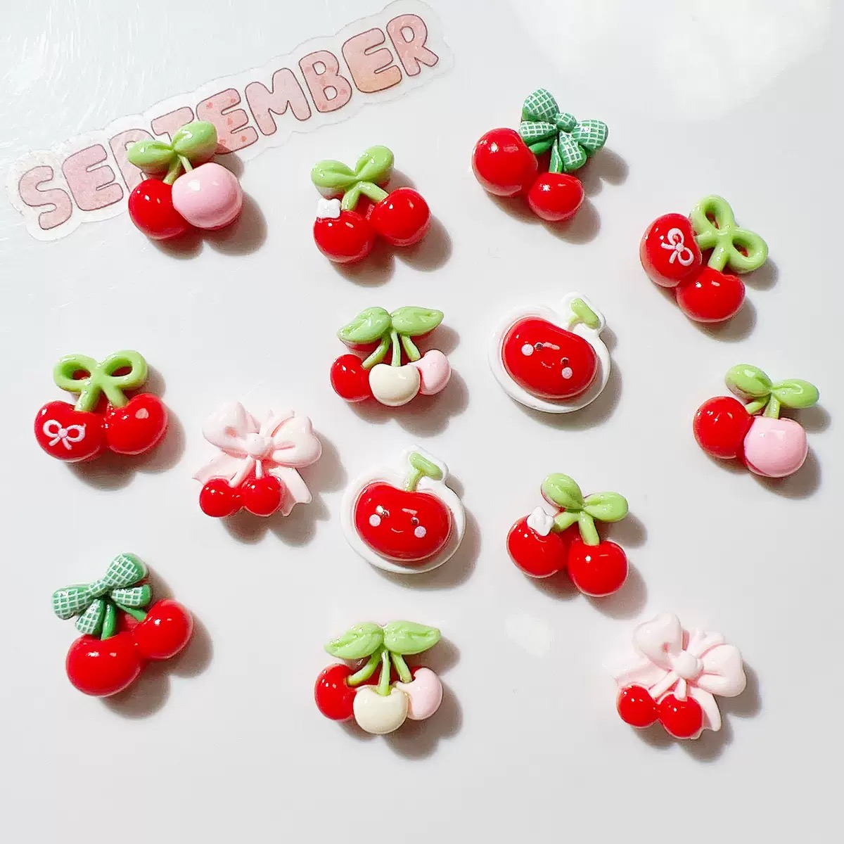 20個入り キュートなミニ漫画、様々な赤いチェリー付き ネイ - Nail Art Motif のレビューと価格