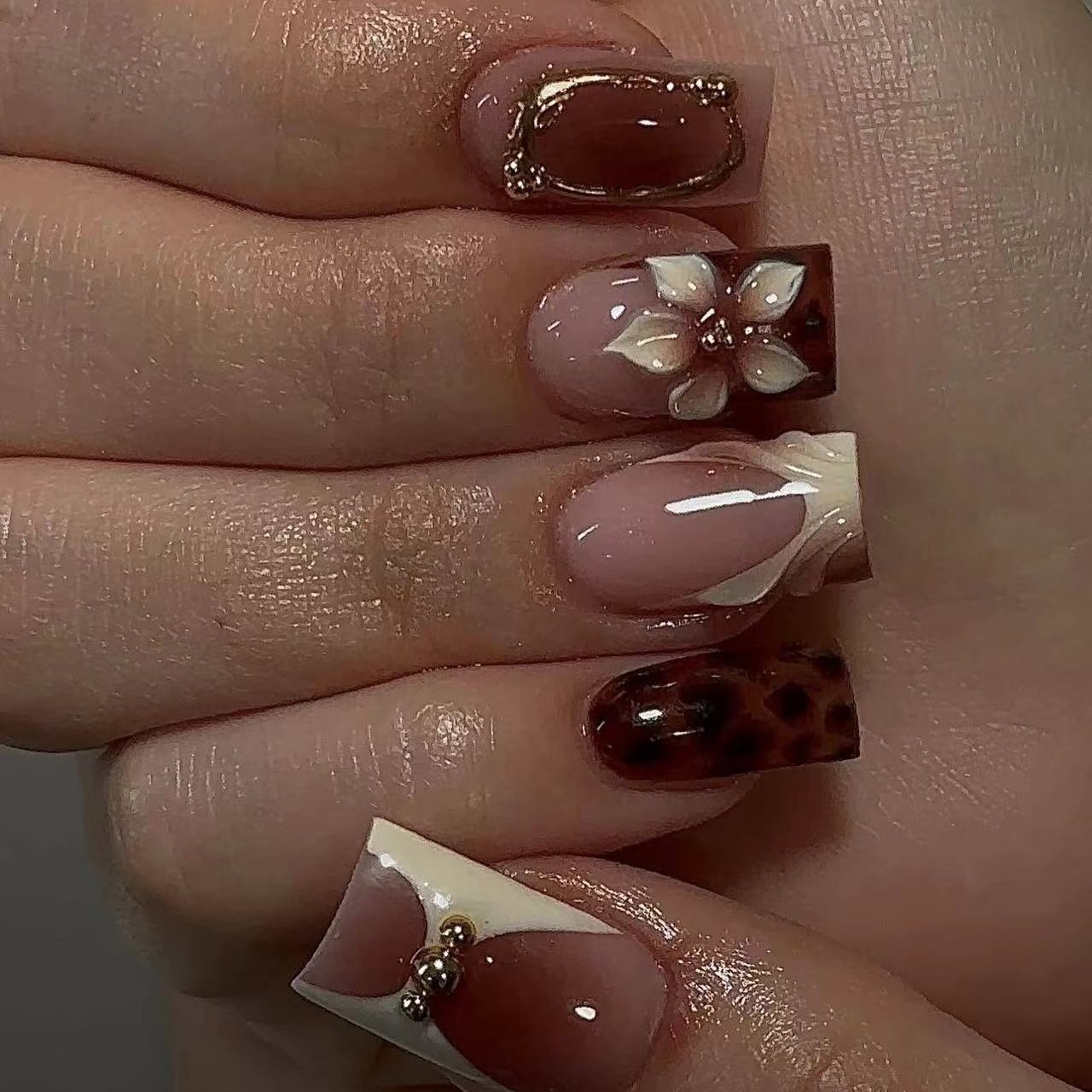 女性用ショートスクエアフェイクネイル、ガールズファッションブ - Nail Art Leopard のレビューと価格