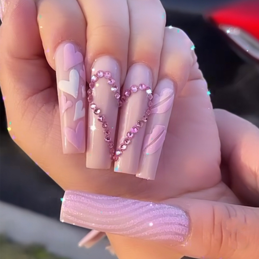 ミディアムロングのつけ爪 ピンクとブルーのハートデザイン 結 - Nail Art Wedding のレビューと価格