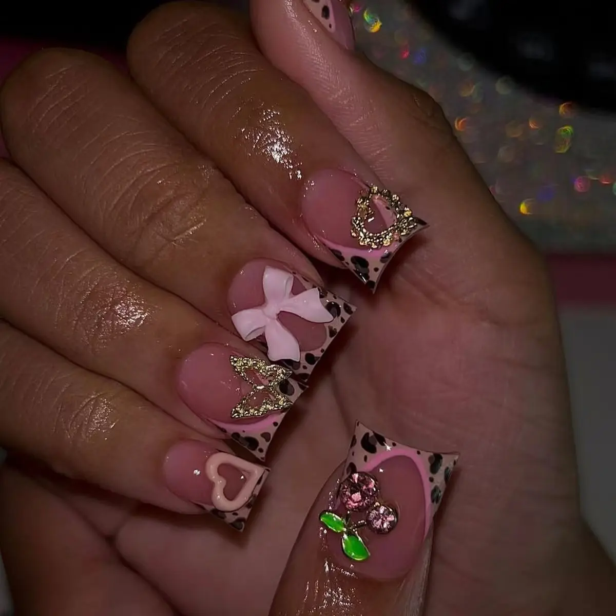 24枚入り ショートダックビルプレスオンネイル ヌードピンク - Nail Art Leopard のレビューと価格