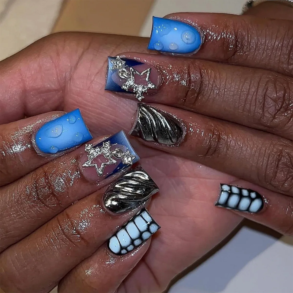 24枚入り ショートダックビルプレスオンネイル ヌードピンク - Nail Art Leopard のレビューと価格